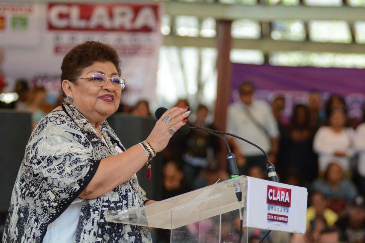 Ernestina Godoy en evento de Clara Brugada en Tlatelolco pretende eliminar examen de Comipems. foto: X/@lorettofran