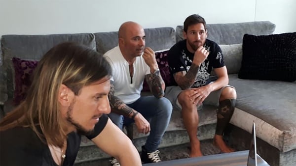 Jorge Sampaoli, acompañado por Sebastian Beccacece, visitó a Lionel Messi en Barcelona