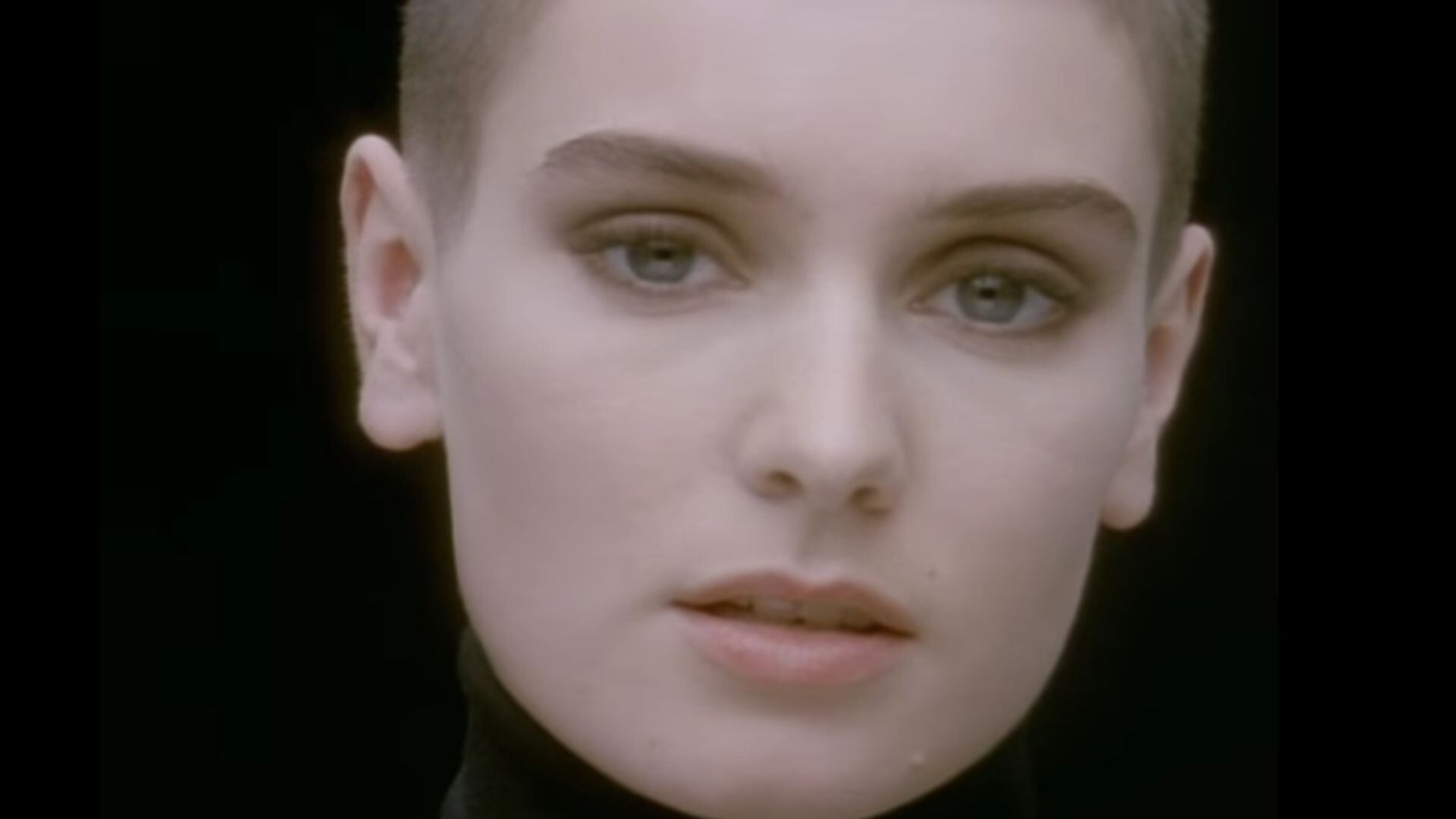 Para 1992, Sinéad O'Connor se había convertido en un fenómeno global por el tema "Nothing Compares 2U"