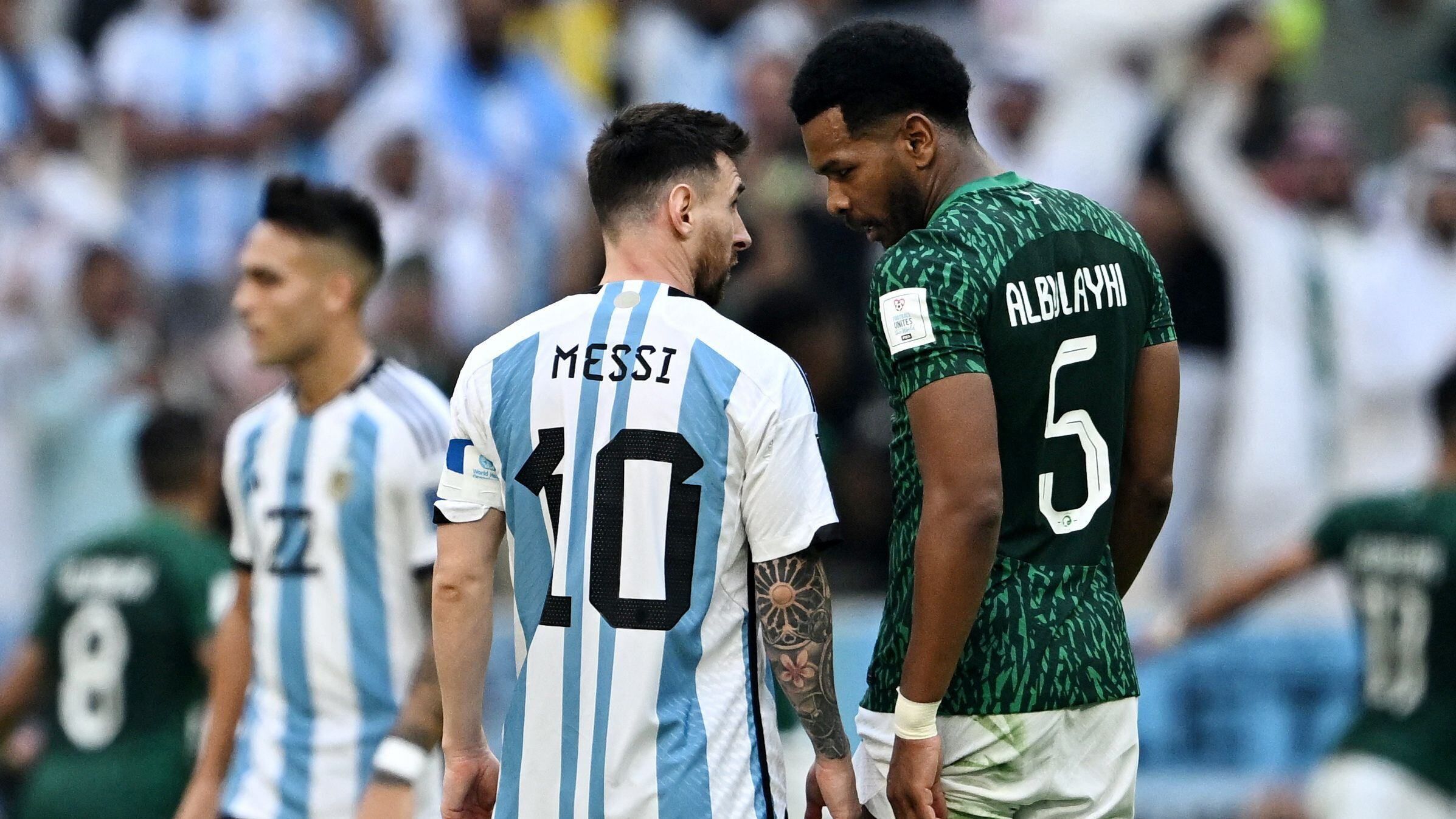 Ali Al Bulayhi provocó a Messi durante el primer partido del Mundial de Qatar. Foto: REUTERS/Dylan Martínez