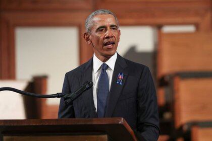     El ex presidente de Estados Unidos, Barack Obama, en el funeral del congresista John Lewis en la Iglesia Bautista Ebeneezer en Atlanta, Georgia, Estados Unidos.  30 de julio de 2020. Alyssa Pointer / vía REUTERS