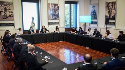 Un nutrido grupo de alcaldes del peronismo estuvo presente en Casa Rosada 