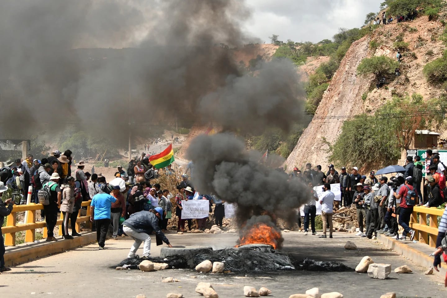 Los bloqueos de carreteras instigados por Evo Morales ya generan desabastecimiento en Bolivia - Infobae