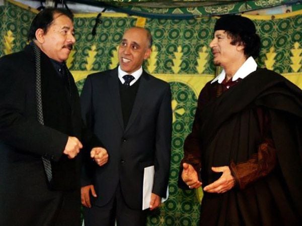 Daniel Ortega con Khadafi (AFP/Archivo)