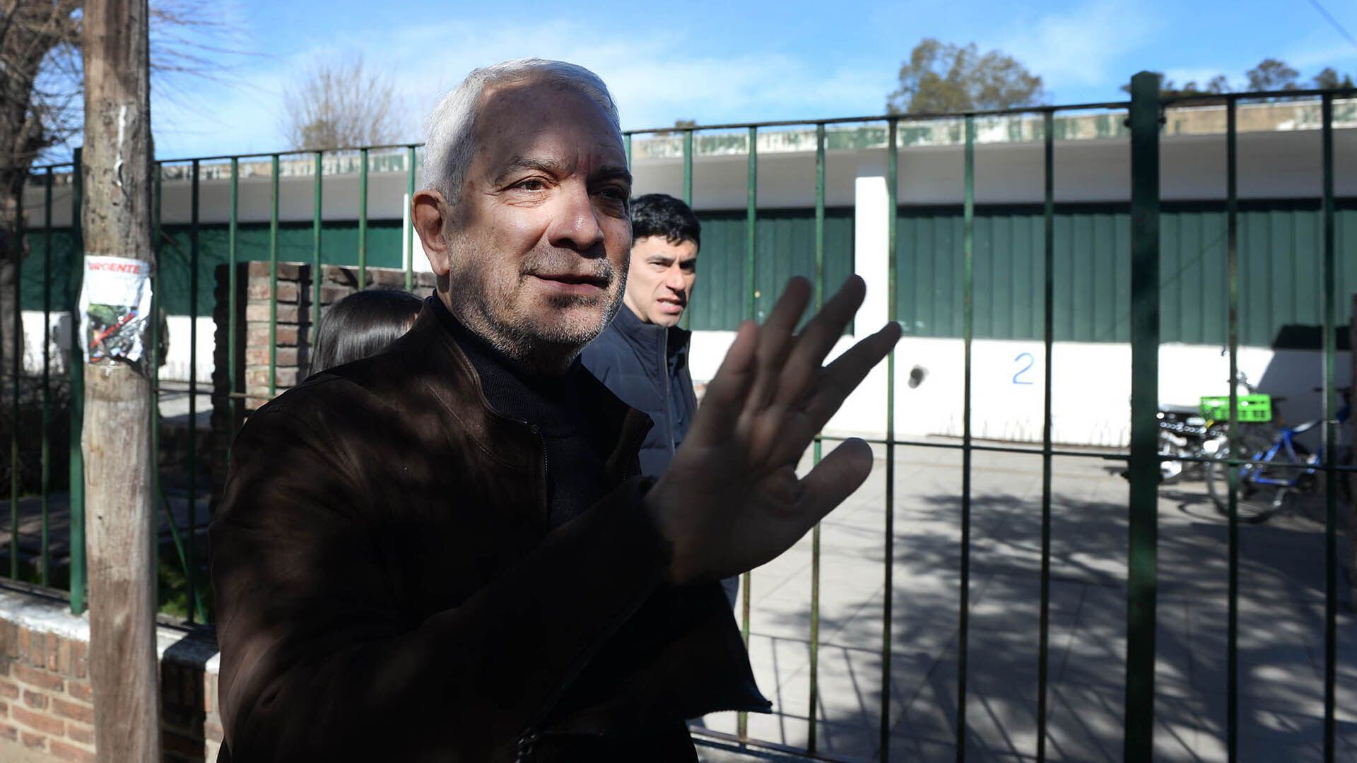 Julio Alak, precandidato a intendente de La Plata, votó en la Escuela 18 de la localidad bonaerense de Gonnet. (Juan Jose Garcia)