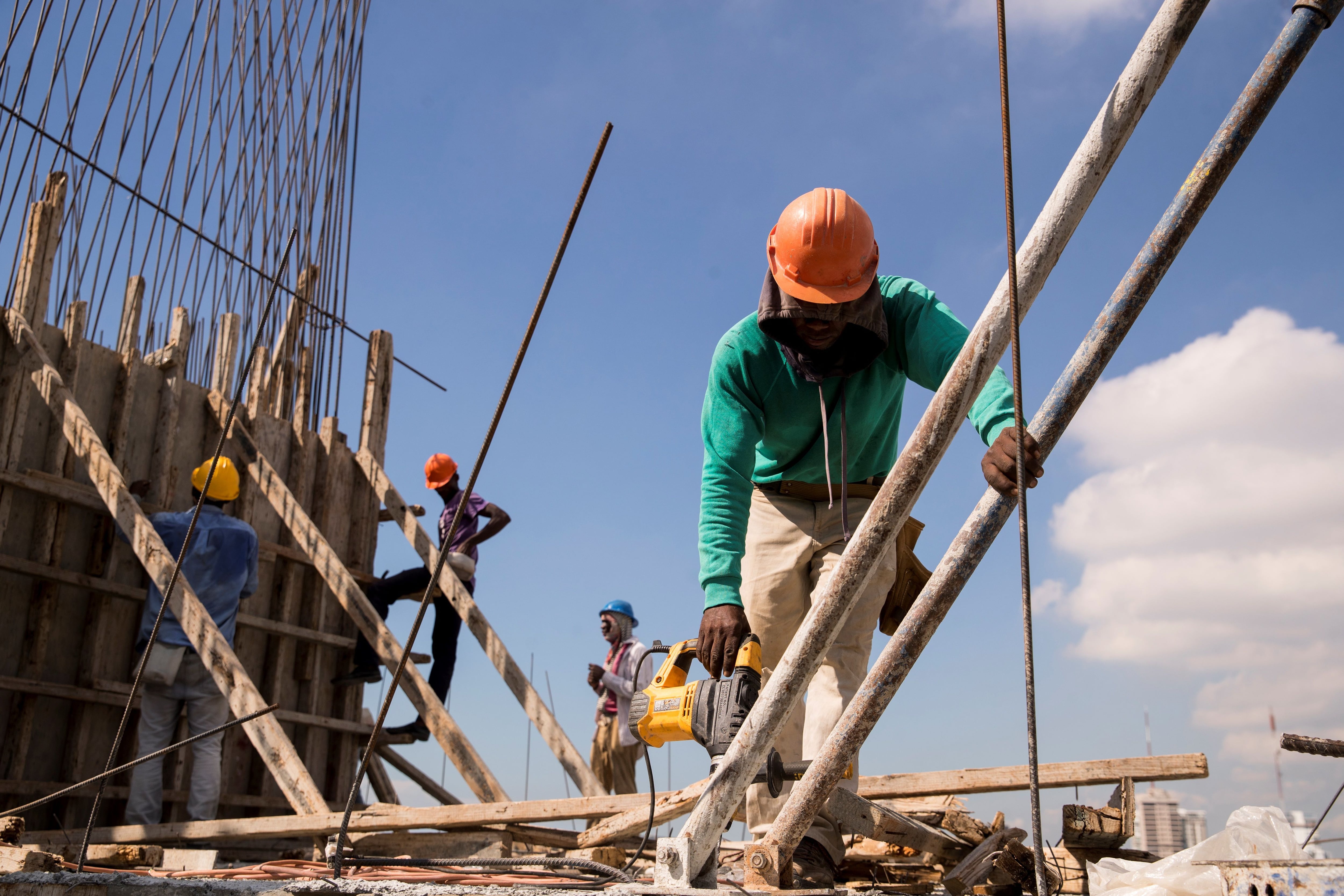 Los sueldos de los trabajadores del sector privado tuvieron un ajuste del 4,6% en el primer mes del año. EFE