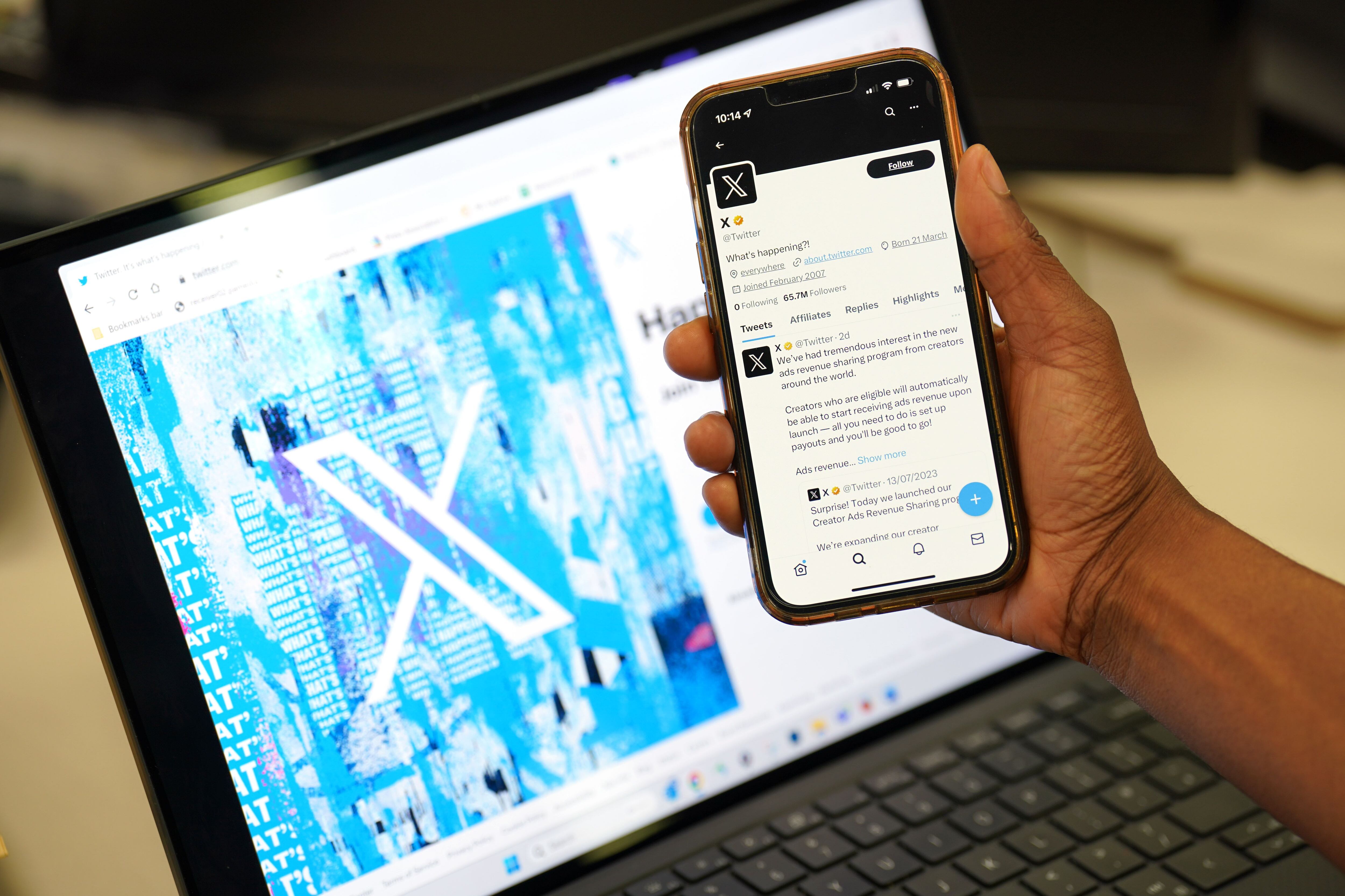 24 July 2023, United Kingdom, London: A person looks at the new logo for Twitter on an Apple iPhone in an office in London. Twitter has replaced the social media platform's famous bird logo with an X as part of owner Elon Musk's plans to create an "everything app". Photo: Jonathan Brady/PA Wire/dpa