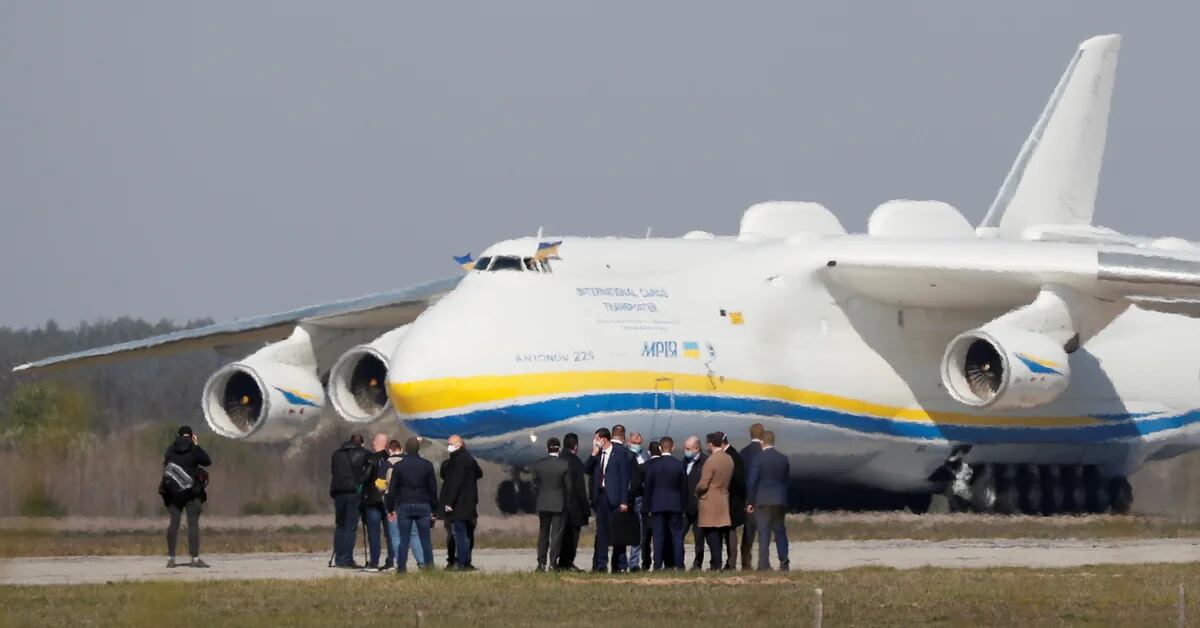 Malgré la menace russe et les craintes des compagnies aériennes, l’Ukraine a promis de garder son espace aérien ouvert.