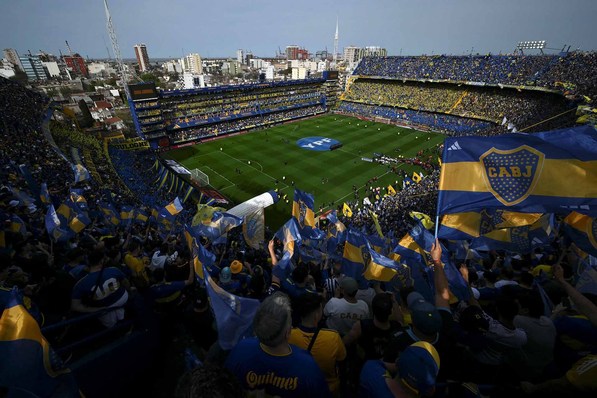 La Bombonera, estadio de Boca Juniors (Photo by Luis ROBAYO / AFP)