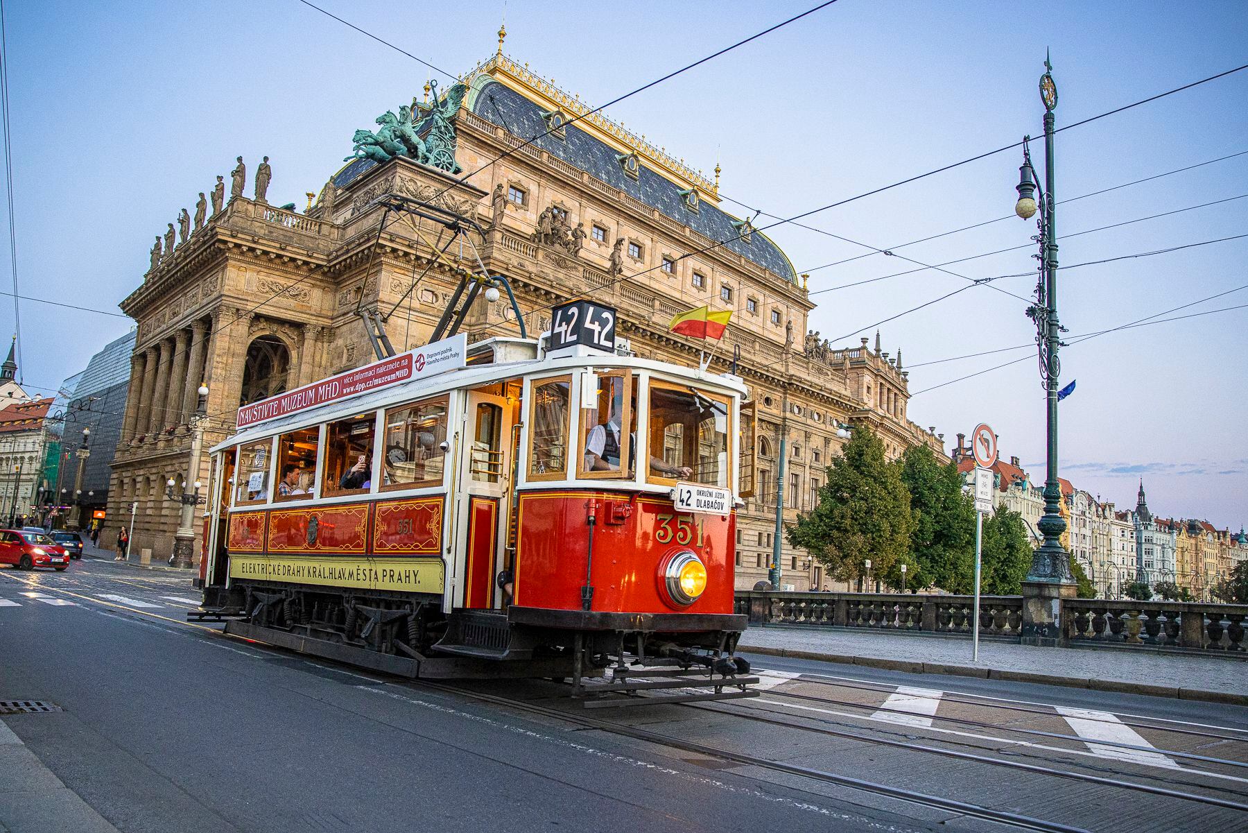 Vintage Tram N.º 42, en Praga.