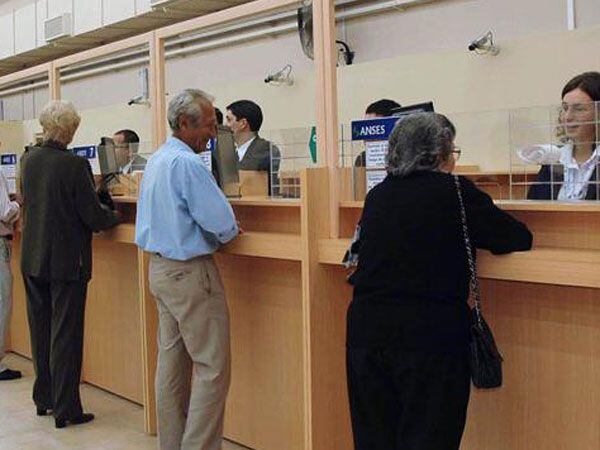 Los haberes de junio incluirán un aumento anticipado del 8,83 % en jubilaciones y pensiones