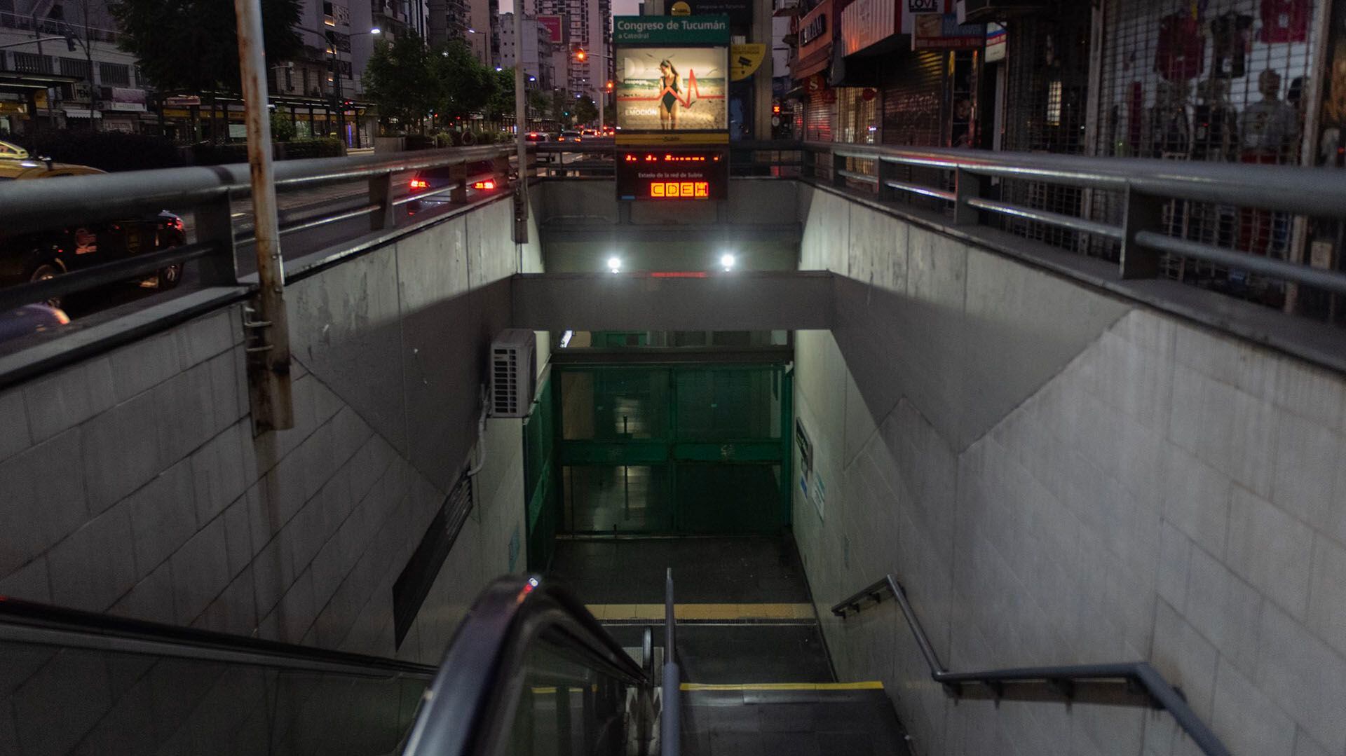 Una de las bocas del subte cerrada por la huelga general