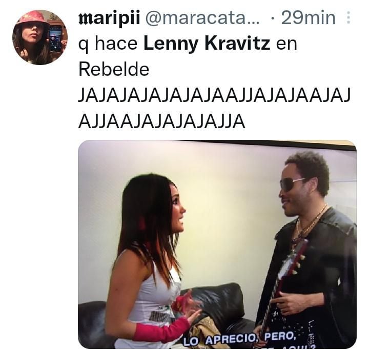 Escena del cameo de Lenny Kravitz en la telenovela Rebelde junto con Dulce María.
Imagen:
Twitter