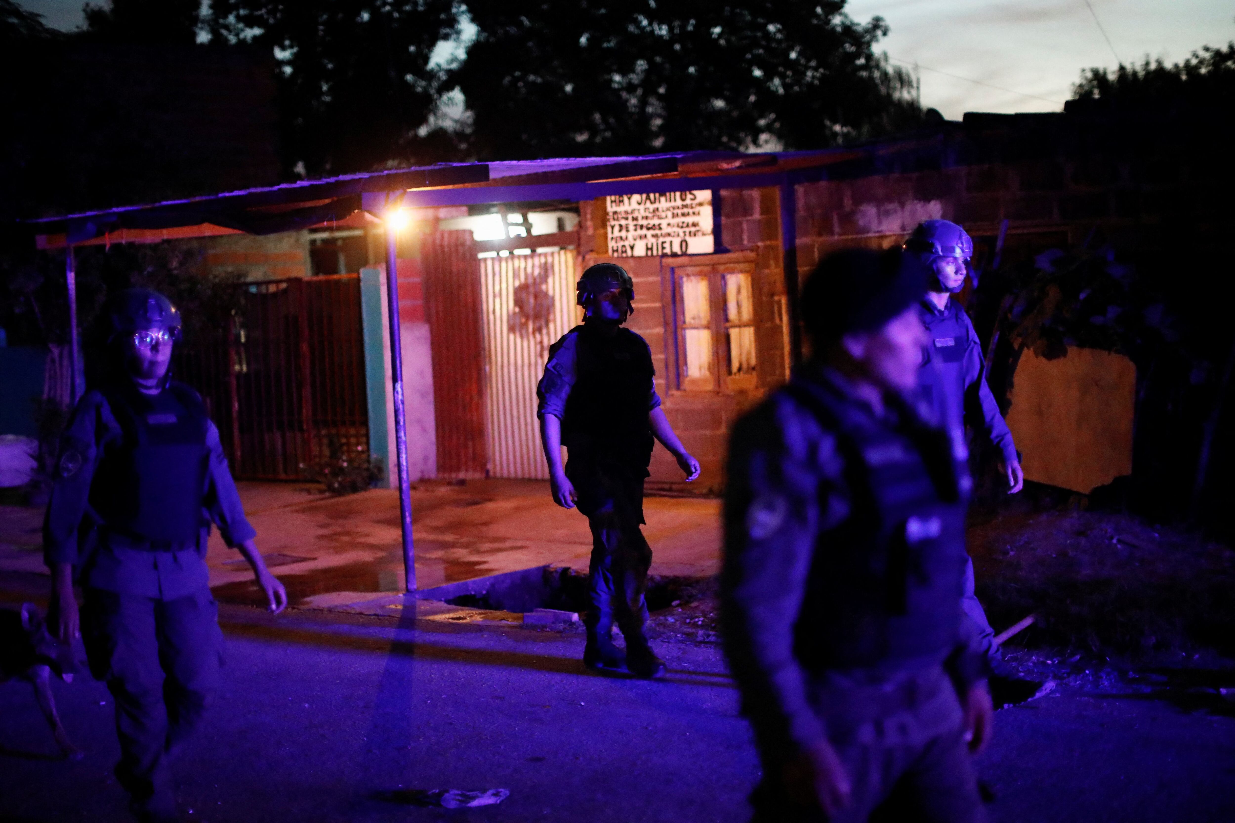 La causa que derivó en las condenas de una madre y un hijo por venta de drogas se inició con intervención de la Gendarmería Nacional en el barrio Empalme Granero de la ciudad de Rosario (Foto ilustrativa: Reuters/Agustin Marcarian)