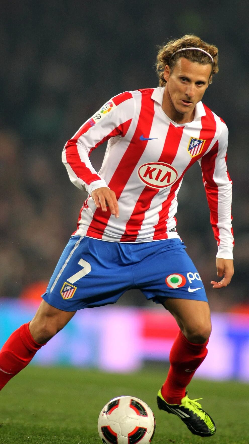 Diego Forlán salió del retiro para jugar en una liga de fútbol