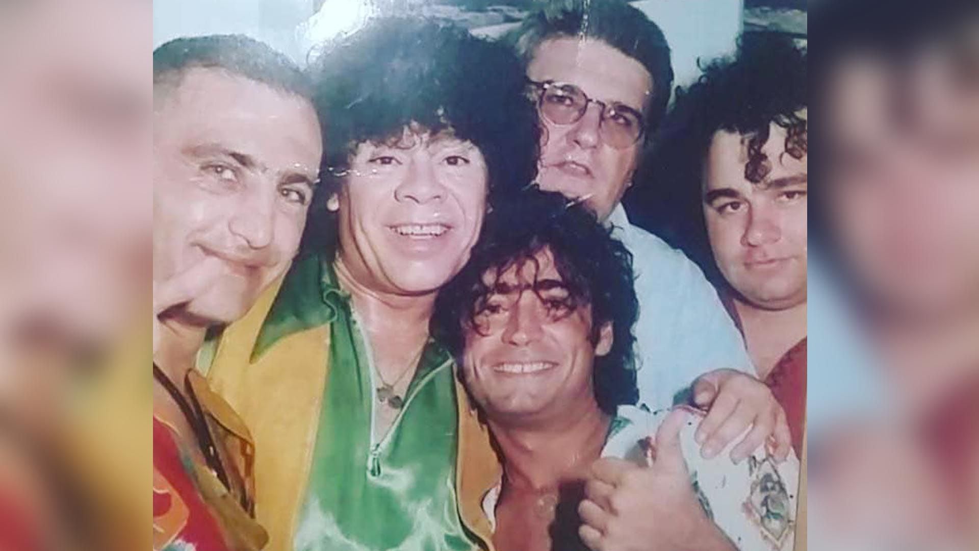 El Potro Rodrigo y la Tota junto a otras figuras de la música tropical, entre ellas la Mona Jiménez (Instagram)