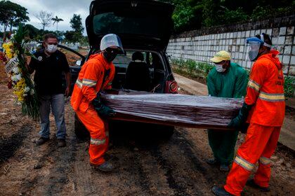 Brasil es el país con más muertos (casi 220.000) después de Estados Unidos. (EFE/ Raphael Alves/Archivo)
