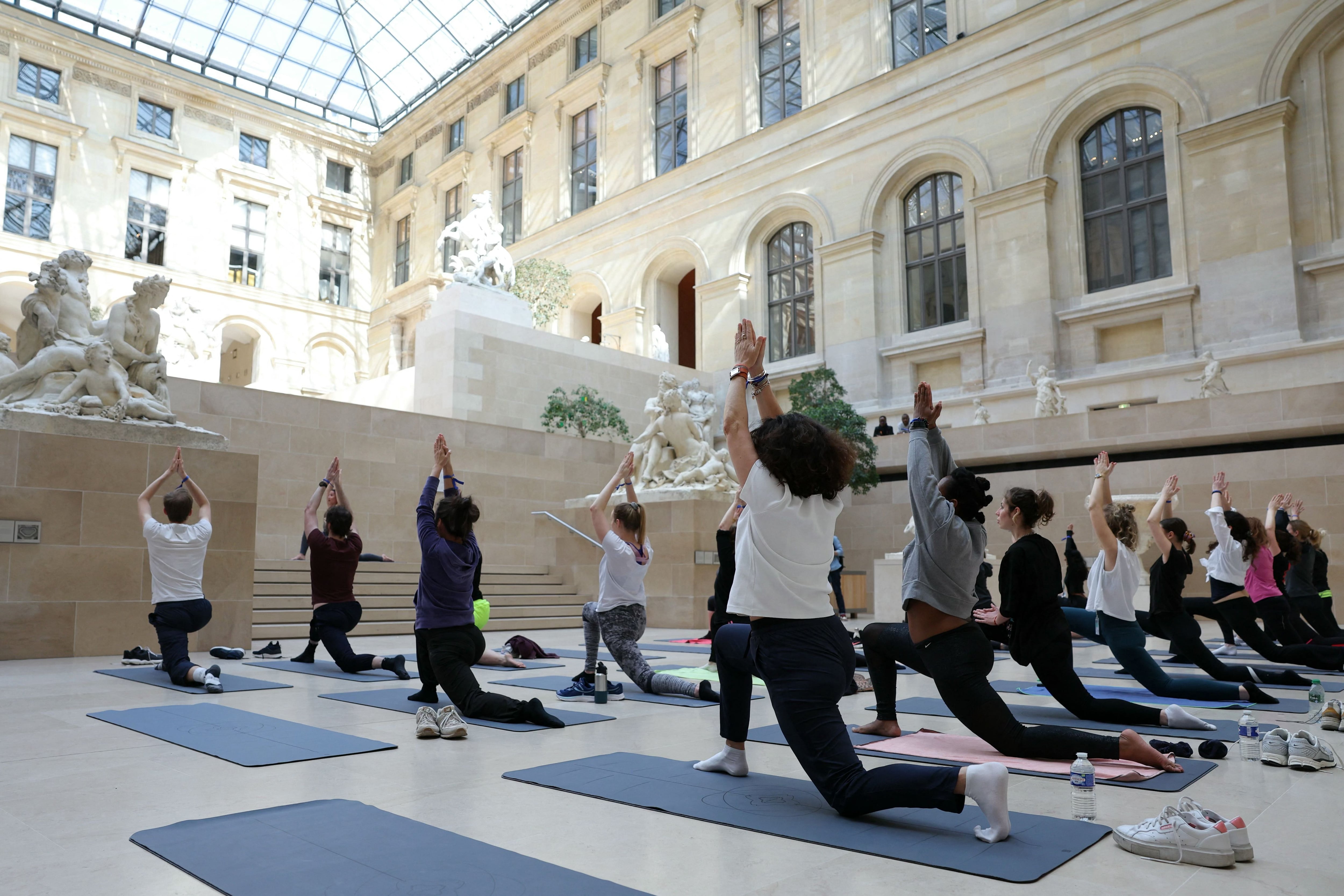 Museo Louvre - yoga