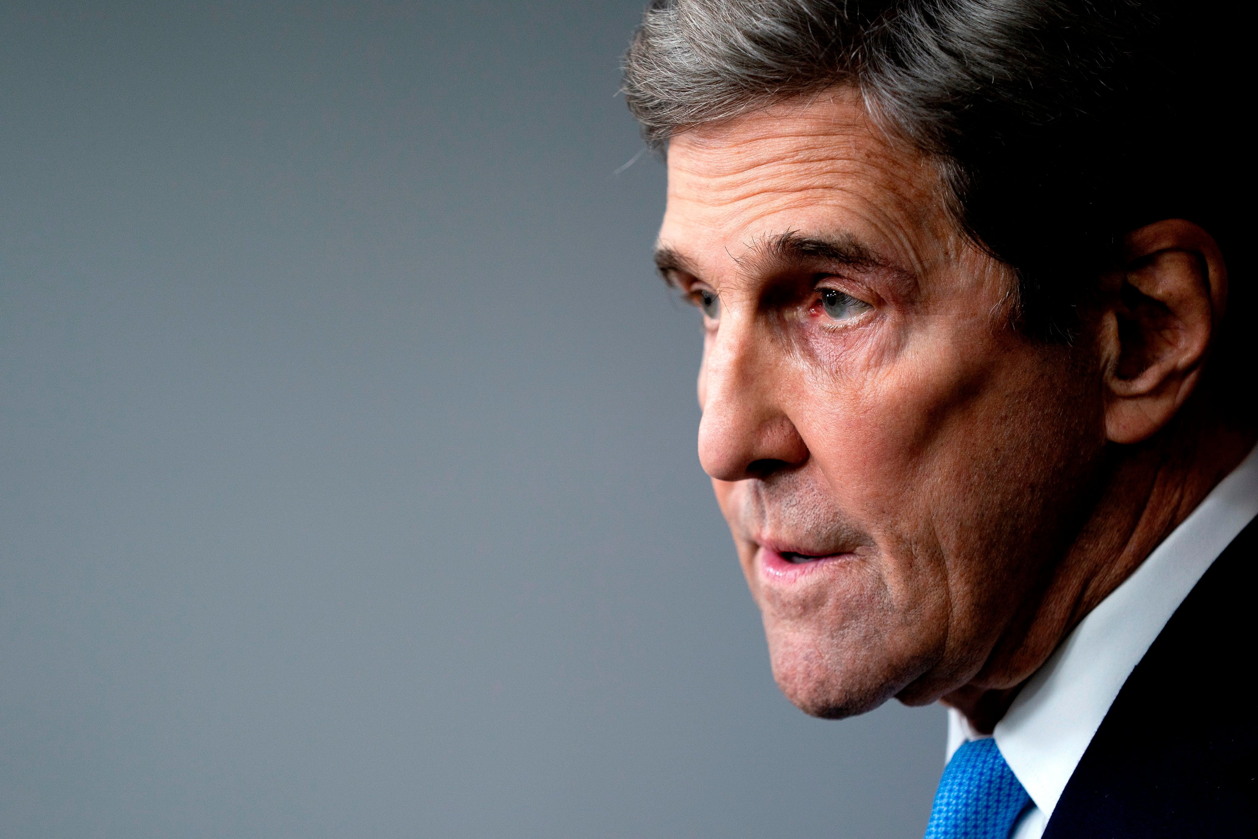 El enviado especial de Estados Unidos para el cambio climático, John Kerry, visita China esta semana para abordar cuestiones relacionadas con la emergencia climática, con la vista puesta en la próxima cumbre de la ONU sobre este asunto, que se celebrará en el Reino Unido desde finales de octubre. EFE/EPA/Stefani Reynolds /Archivo 