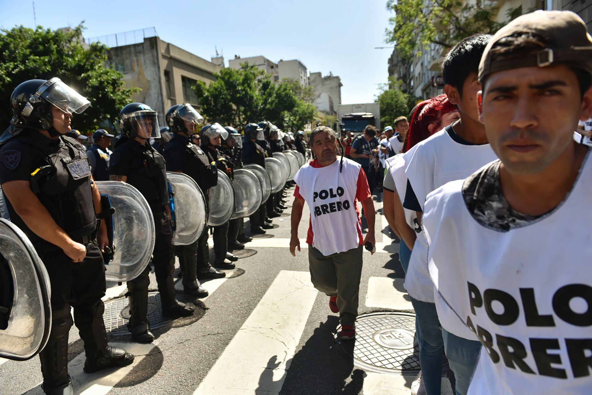 Marcha 20D - Polo obrero frente a la policía