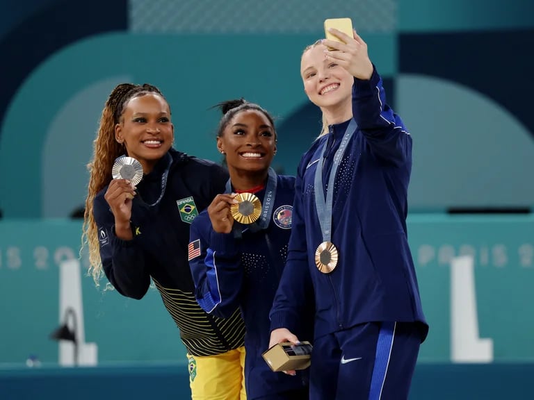 <strong>Las medallistas olímpicas en gimnasia durante París 2024. Foto: Reuters</strong>   