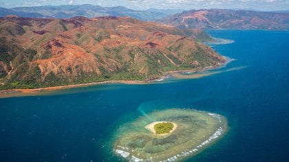 Un pequeño islote en la costa este de Nueva Caledonia (Shutterstock)