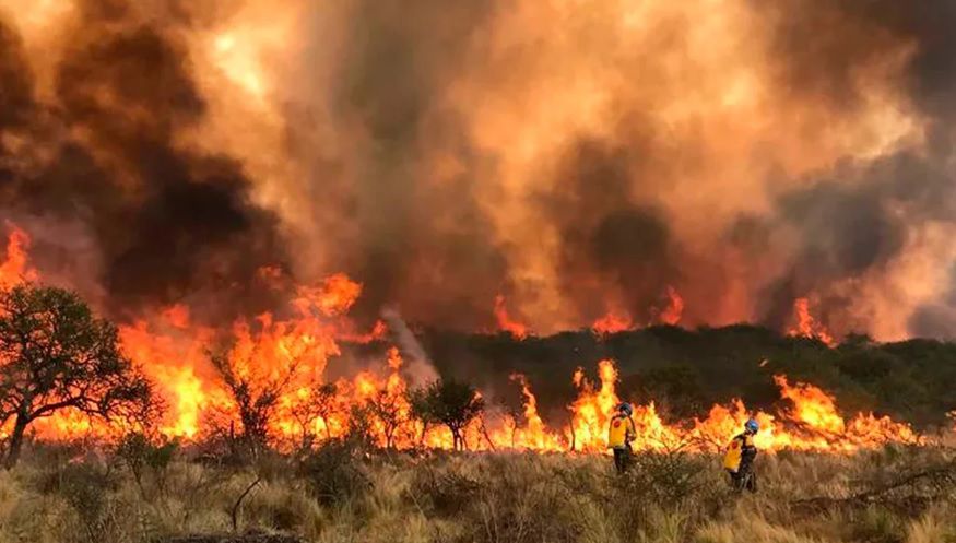 El fuego acecha a la localidad de San Marcos Sierras. (@revistacodigos)