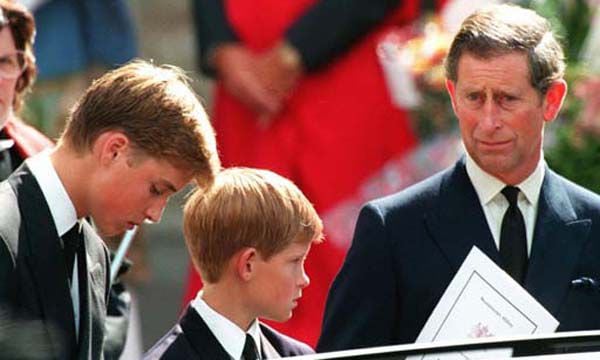 Harry, William y el actual Rey Carlos III durante el funeral de Diana