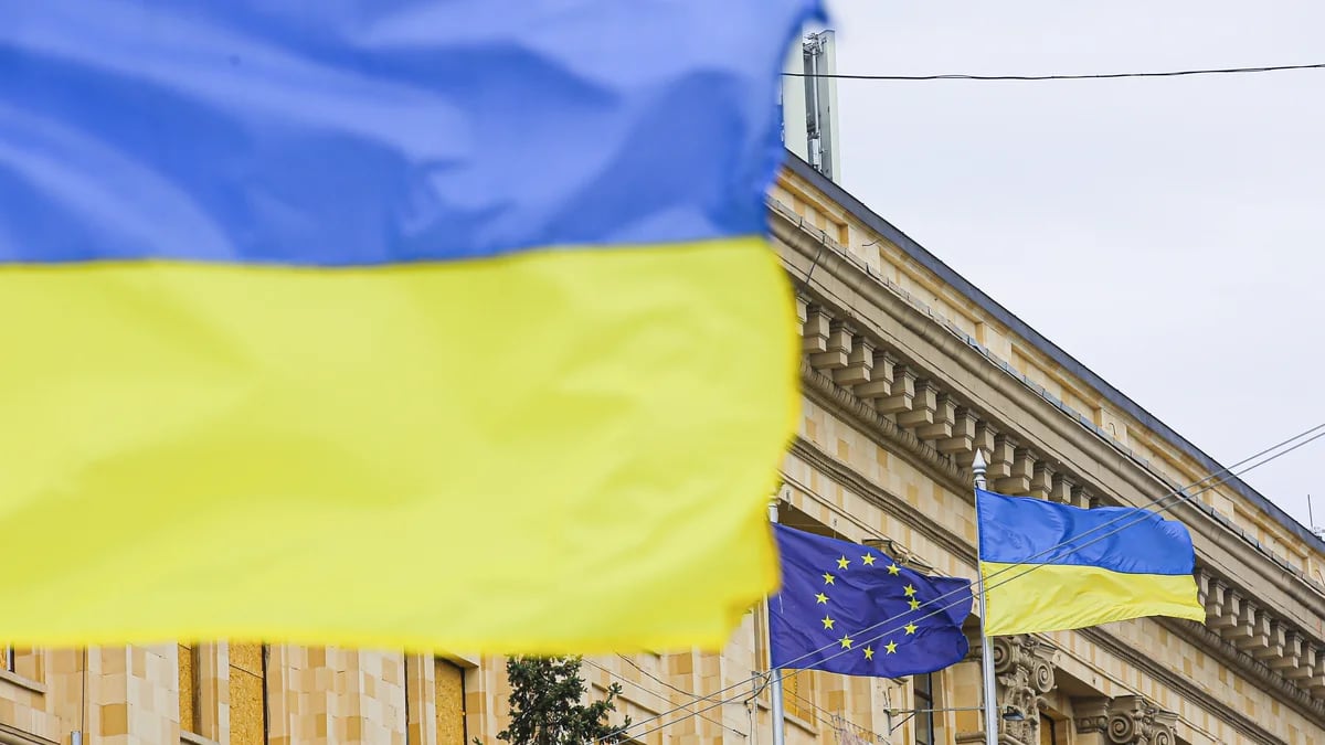 Los países de la UE debaten este lunes cómo seguir financiando su apoyo militar a Ucrania