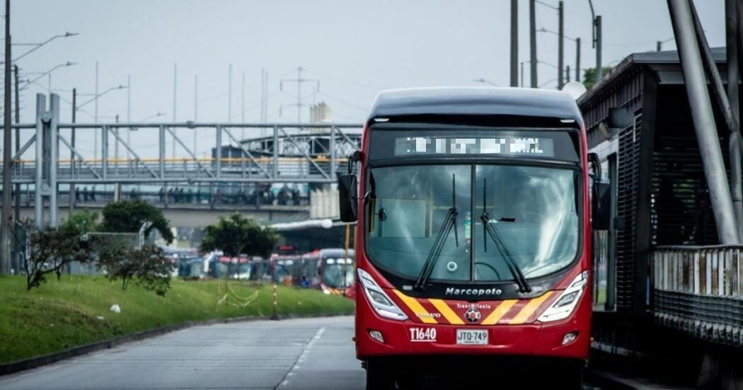 Tremenda Pelea Entre Conductores De Transmilenio Y Un Domiciliario En Bogotá Infobae 0464