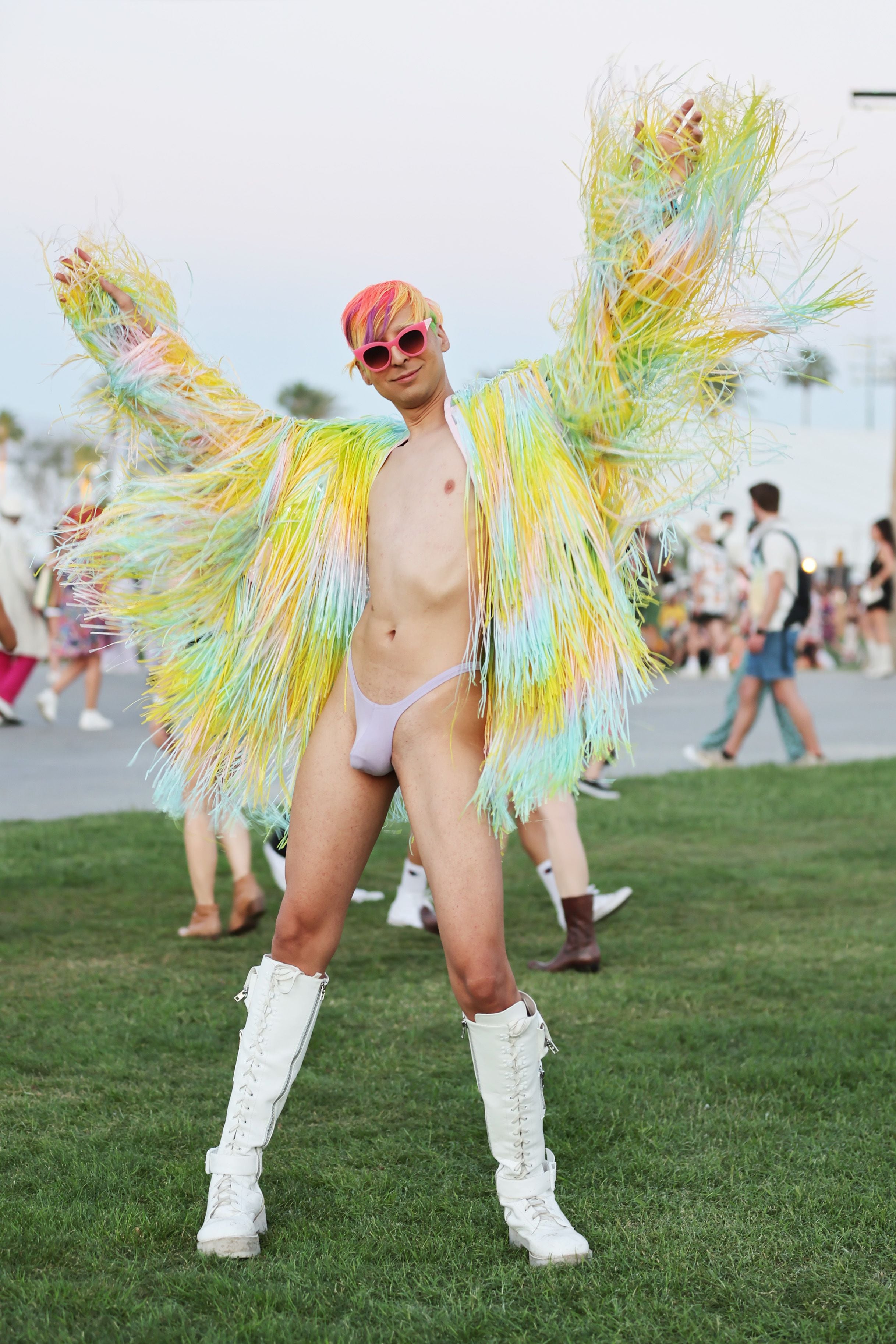 Uno de los asistentes a la edición 2022 del Festival Coachella (Photo by Amy Sussman/Getty Images for Coachella)