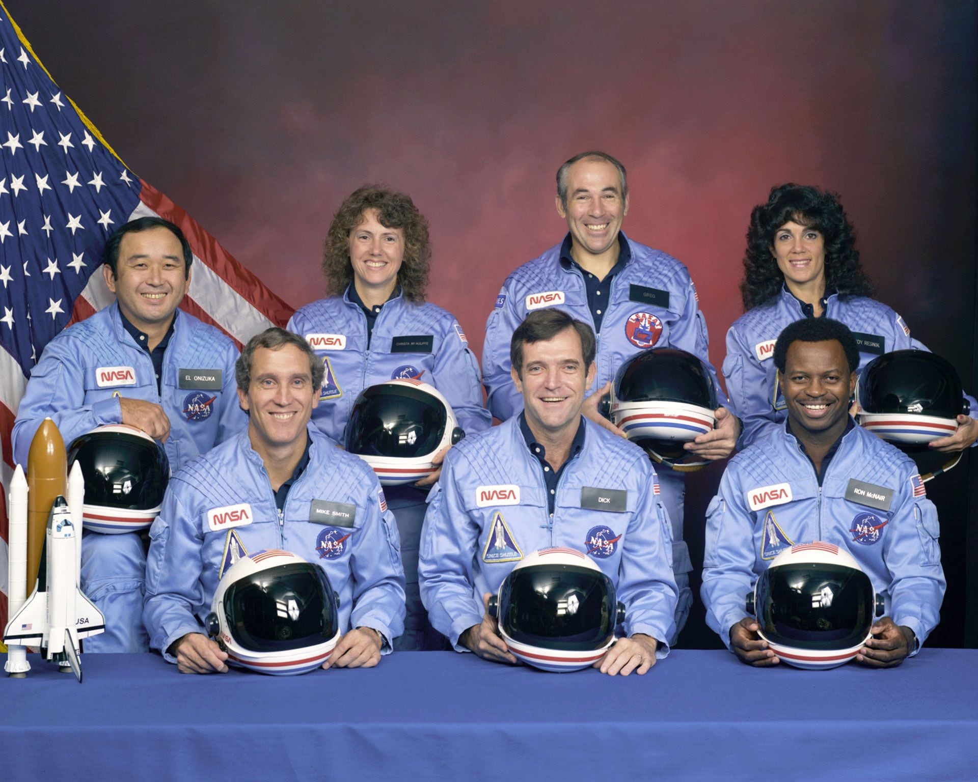 La tripulación del Challenger. Arriba, de izquierda a derecha: Ellison Onizuka, Christa McAuliffe, Gregory  Jarvis y Judith Resnik. Abajo, de izquierda a derecha: Michael Smith, Francis “Dick” Scobee y Ronald McNair. (Grosby)