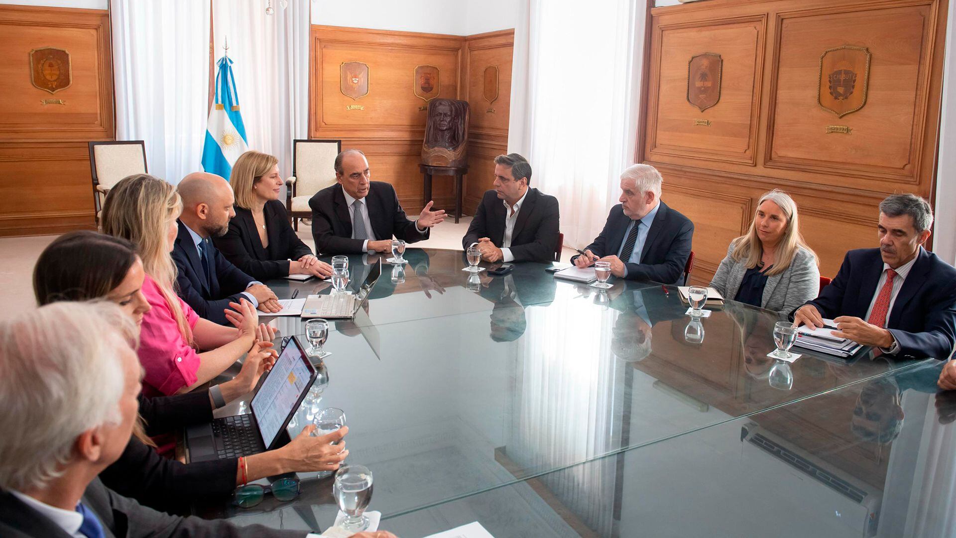 el ministro del Interior, Guillermo Francos, con representantes de provincias argentinas por tema biocombustibles y retenciones