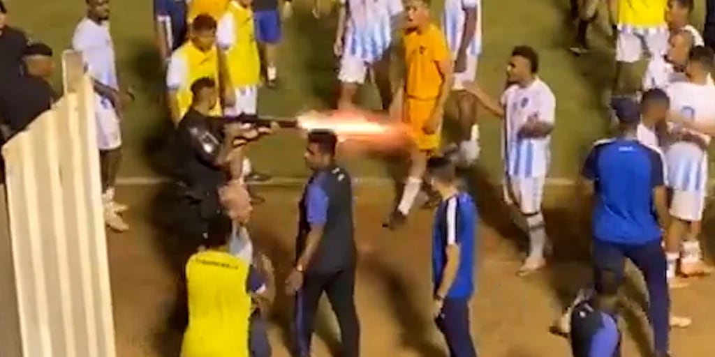 Horror en Brasil: un policía entró a la cancha y le disparó a un futbolista en la pierna tras el final de un partido