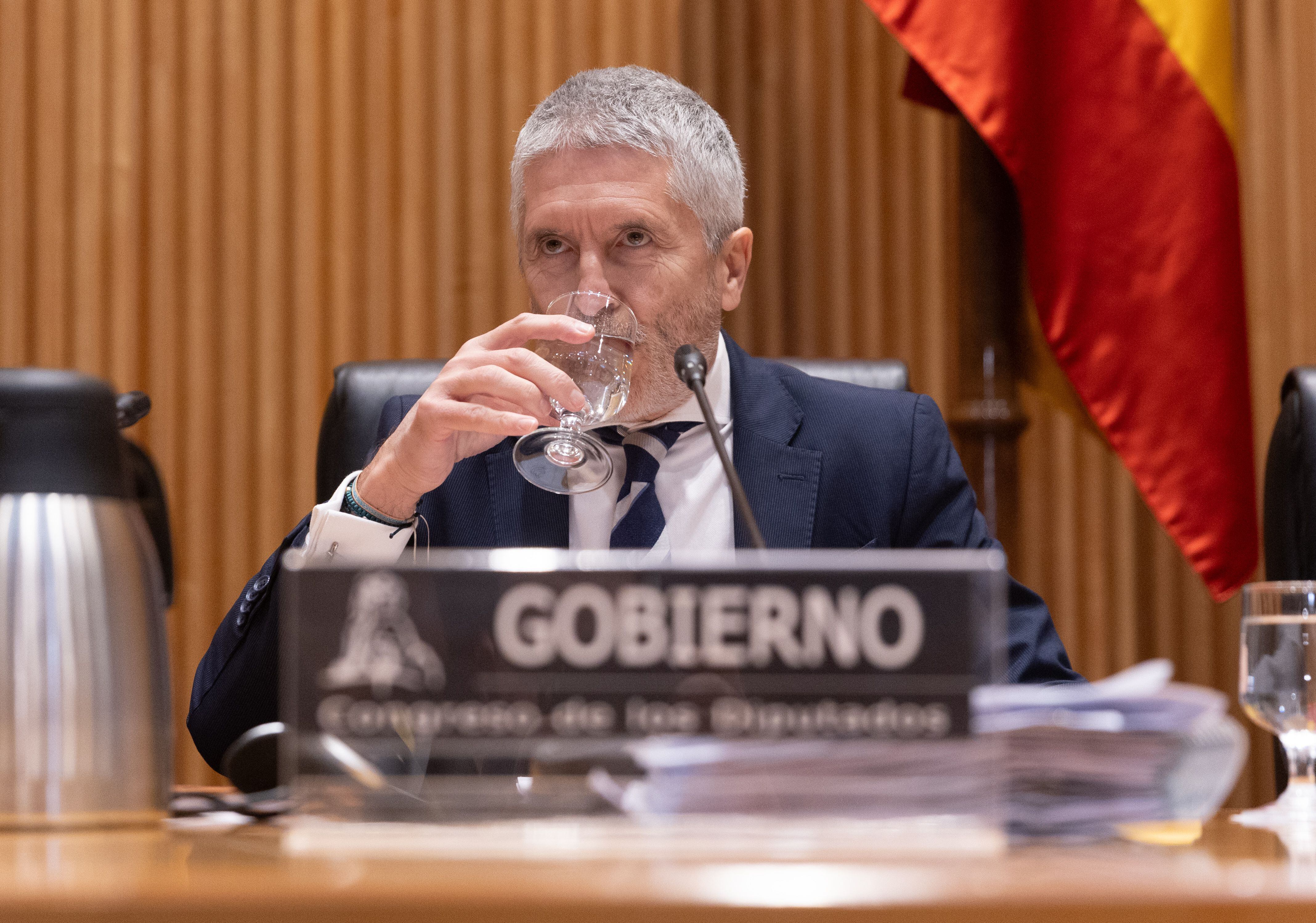 23/01/2024 El ministro de Interior, Fernando Grande-Marlaska, bebe agua durante la Comisión de Interior, en el Congreso de los Diputados, a 23 de enero de 2024, en Madrid (España).Durante la comisión, Marlaska, ha informado sobre las líneas generales de la política de su Departamento, entre otros asuntos.
POLITICA 
Eduardo Parra - Europa Press
