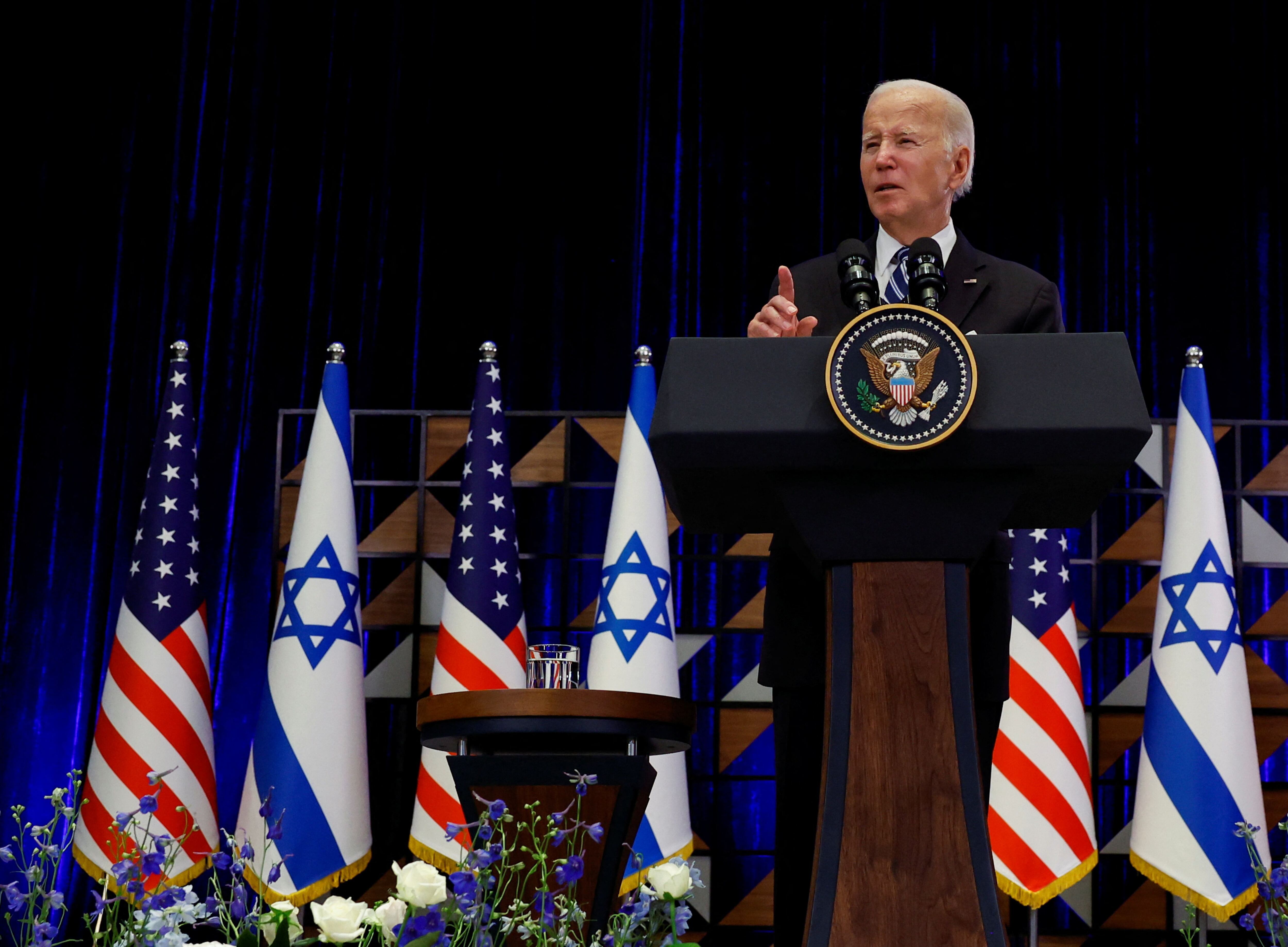 El presidente de Estados Unidos, Joe Biden, pronuncia un discurso durante su visita a Israel en medio del actual conflicto entre Israel y Hamás, en Tel Aviv, Israel, 18 de octubre de 2023. REUTERS/Evelyn Hockstein