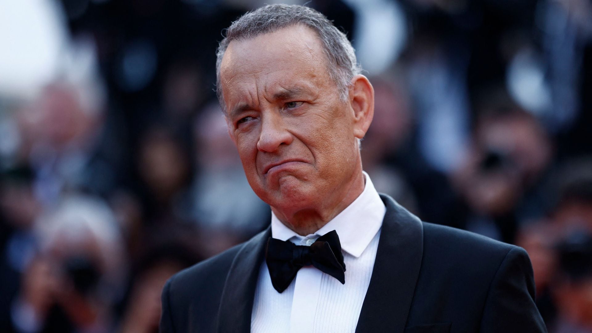 Tom Hanks aconsejó evitar sentimentalismos al elenco de Los amos del aire
