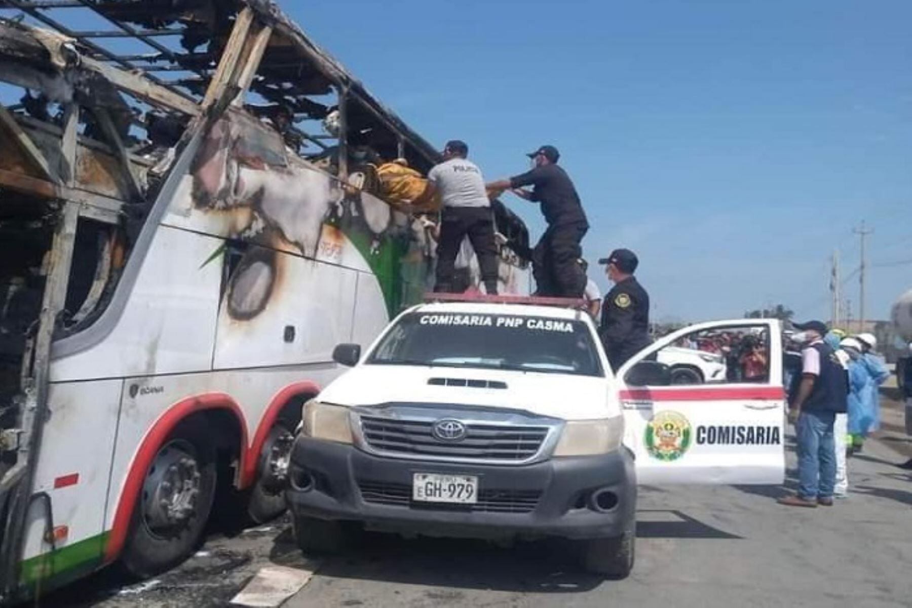 12 Personas Murieron Calcinadas En Un Choque Entre Un Bus Interprovincial Y Una Mototaxi En 4571