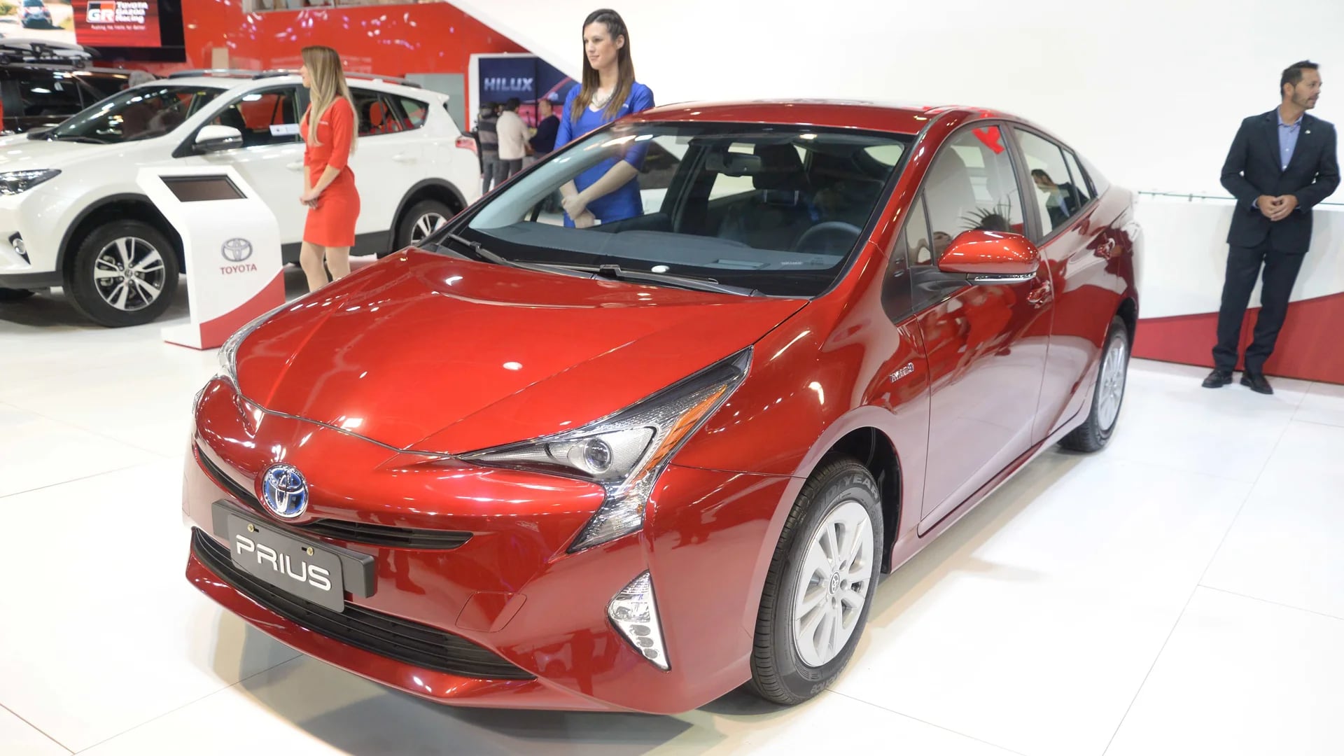 La reducción del precio del Toyota Prius es una de las principales noticias del Salón (Enrique Abatte)