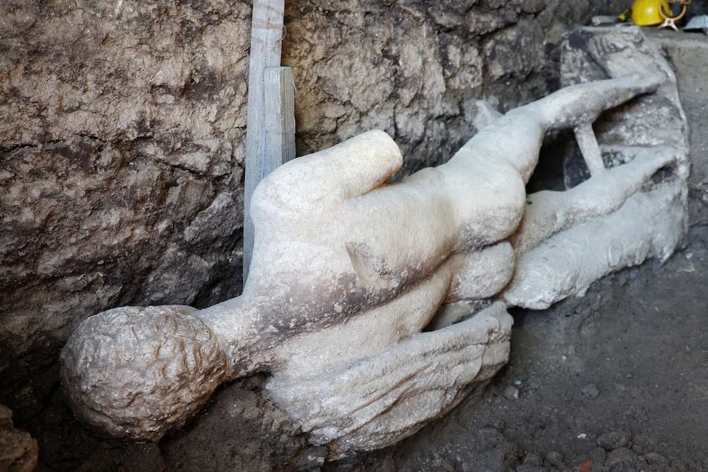 La estatua romana hallada en Varna, Bulgaria (REUTERS/Spasiyana Sergieva)