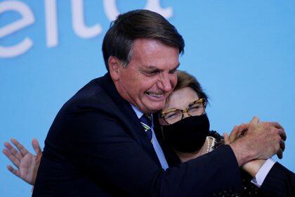 Presidente de Brasil, Jair Bolsonaro, con la ministra de agricultura 