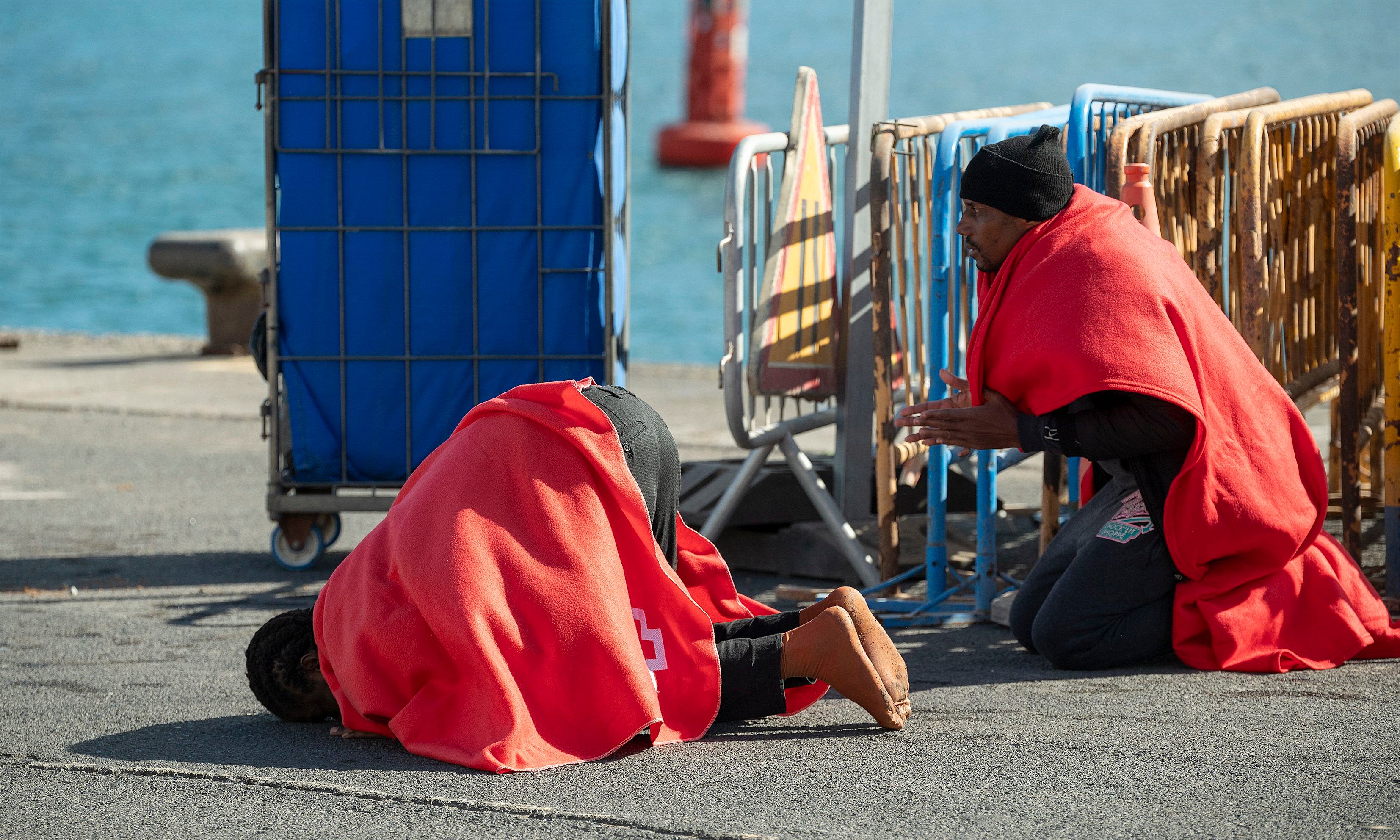 En ausencia de métodos seguros y legales, las muertes persistirán, ya que 1.200 personas perdieron la vida en 2023 mientras intentaban llegar a España en cayucos.