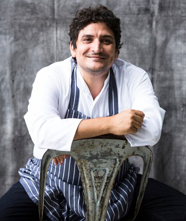 Mauro Colagreco, el chef argentino que abrió un restaurante en Francia, en la localidad de Menton en la famosa Costa Azul,  y se consagró este año como el tercero mejor en la lista de los 50 más reconocidos del mundo. ¿Qué más puede pedir Colagreco? Hay más (Matteo Carassale)