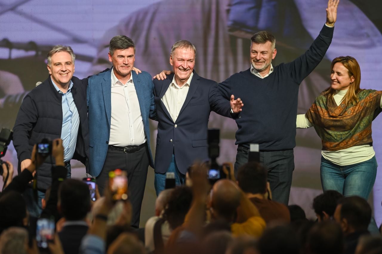 Juan Schiaretti junto al candidato Passerini