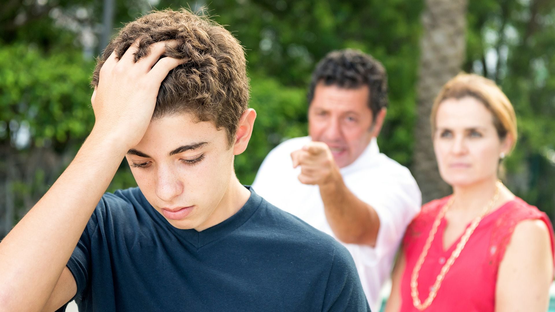 Hay jóvenes que abandonan materias, sufren a la hora de dar finales orales y tienen muchos sentimientos de frustración. A diferencia de la recriminación, el apoyo familiar y el diálogo son fundamentales para ayudarlos