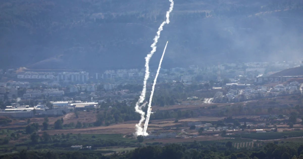 Tensions in Middle East: Ballistic missile fired from Yemen crosses central Israel and lands in unpopulated area