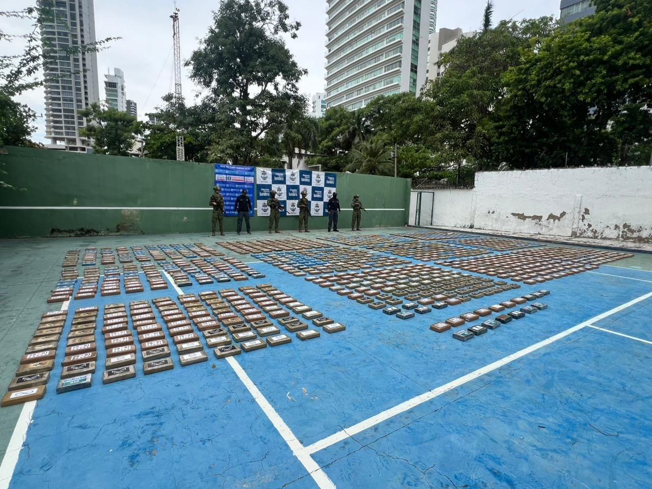 La Armada de Colombia logró sacar de circulación más de 1.00 kilos de clorhidrato de cocaína - crédito Fuerzas Militares