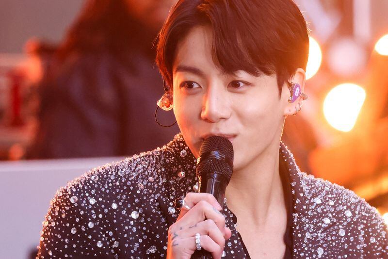 FOTO DE ARCHIVO: El cantante Jung Kook de BTS actúa en el programa 'Today' de la NBC en el Rockefeller Center de Nueva York, Estados Unidos. 8 de noviembre, 2023. REUTERS/Caitlin Ochs/Archivo