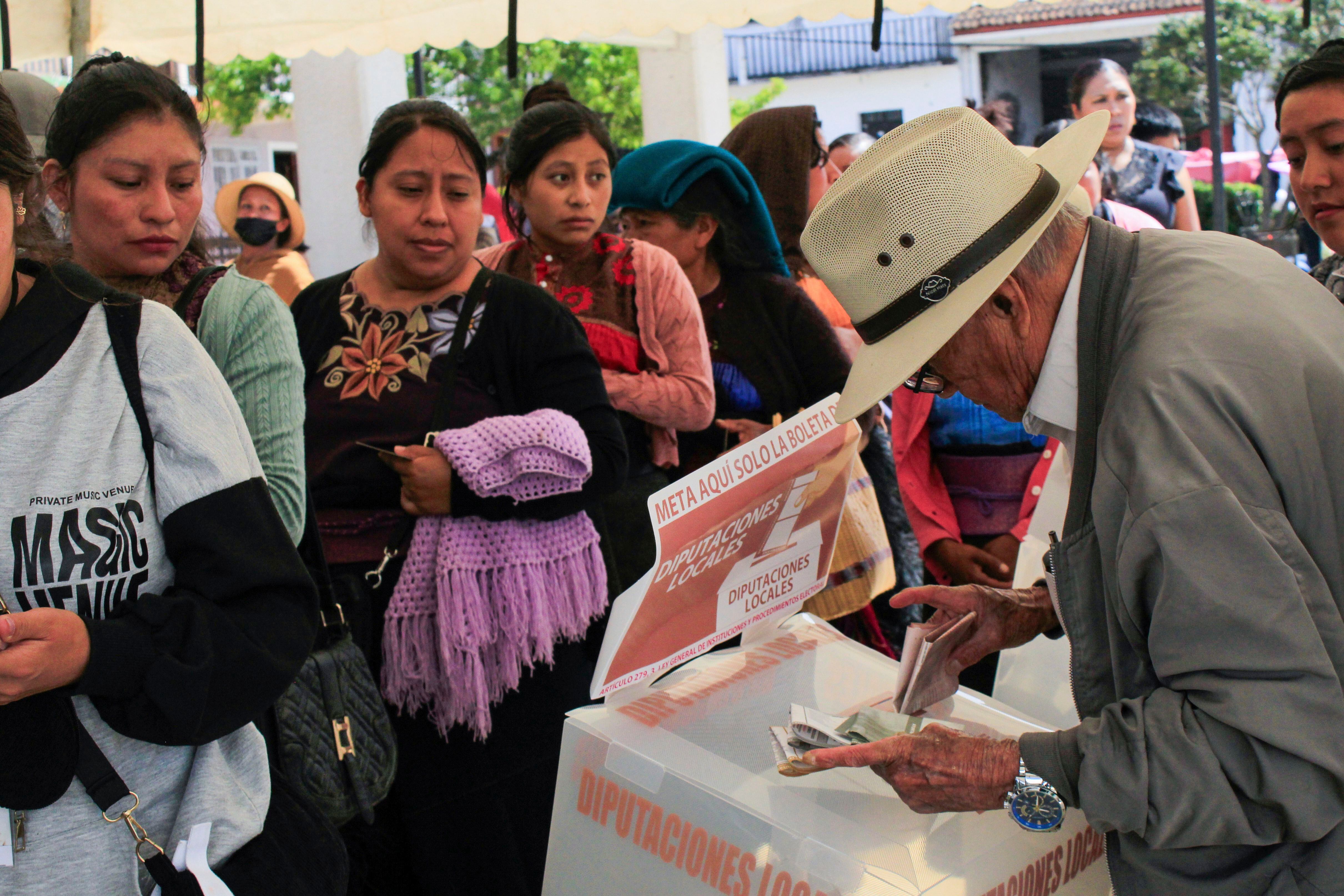 Se definirá al siguiente presidente de la República Mexicana a través del voto, por lo que los mexicanos se encargan de ejercer su derecho de manera premeditada para que se trate de un voto conciente 