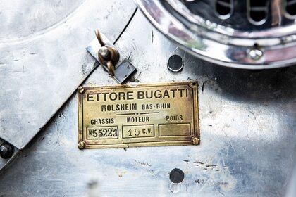 Ettore Bugatti fue uno de los creadores de la marca que tanto éxito tiene con sus autos antiguos (Bugatti)